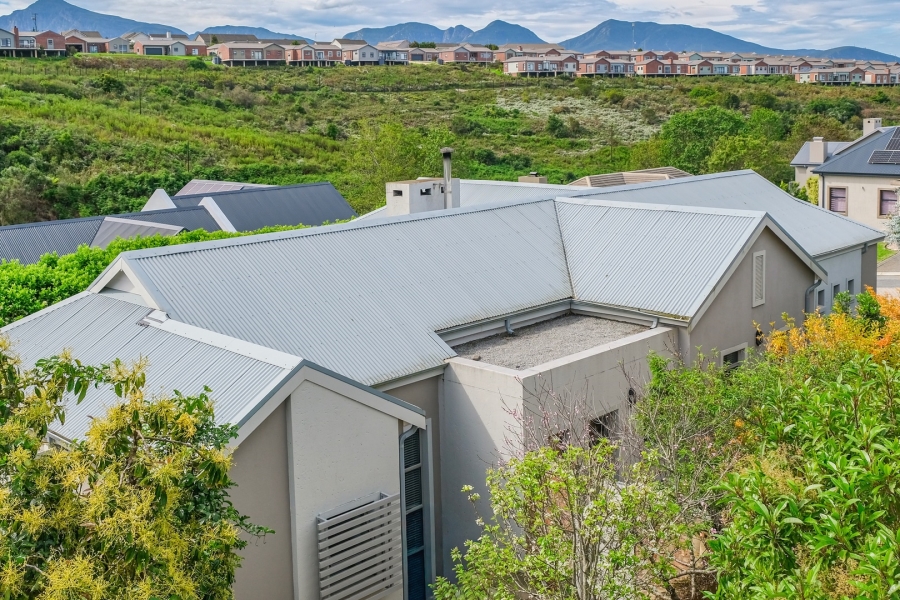 3 Bedroom Property for Sale in Kraaibosch Western Cape
